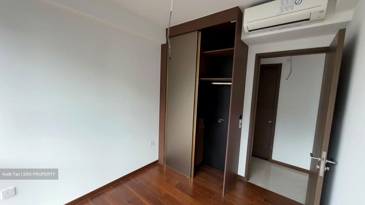Slim Barracks Rise (D5), Condominium #639078361